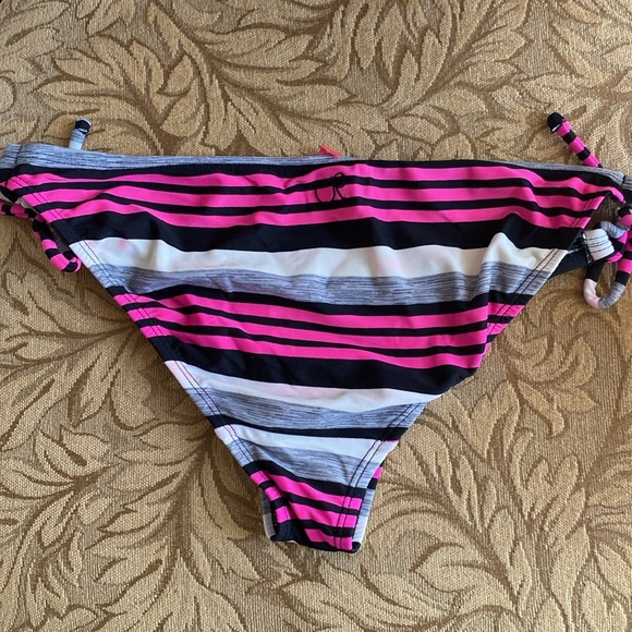 Ocean Pacific women’s string tie low rise striped triangular bikini bottom S - Picture 3 of 6